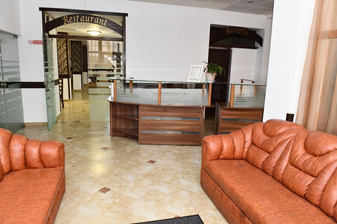 Motel Minerva Тиргу-Окна Екстер'єр фото
