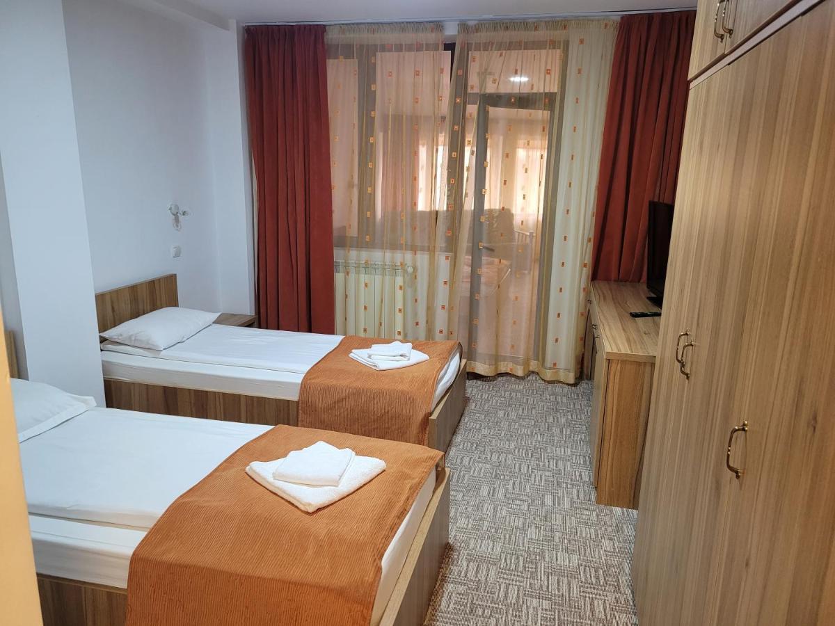 Motel Minerva Тиргу-Окна Екстер'єр фото