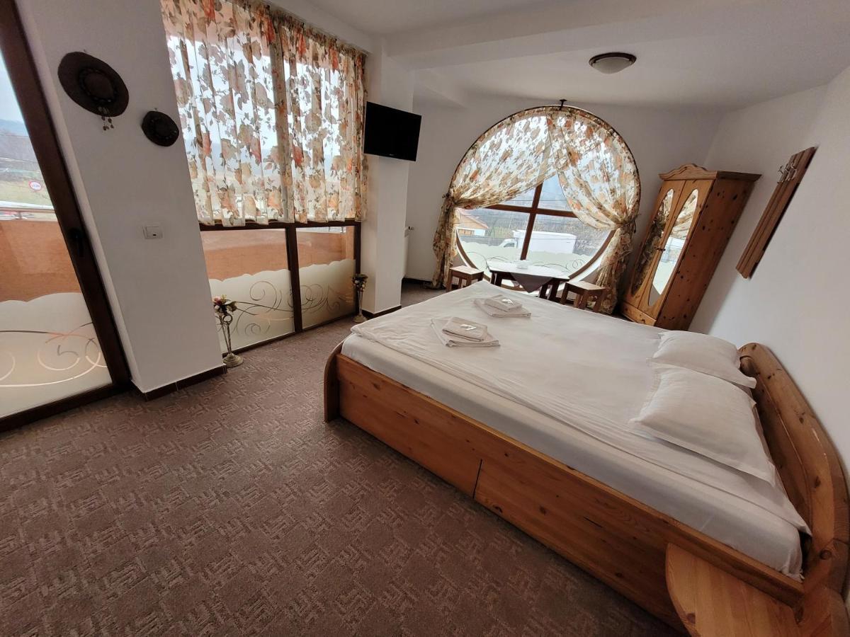 Motel Minerva Тиргу-Окна Екстер'єр фото