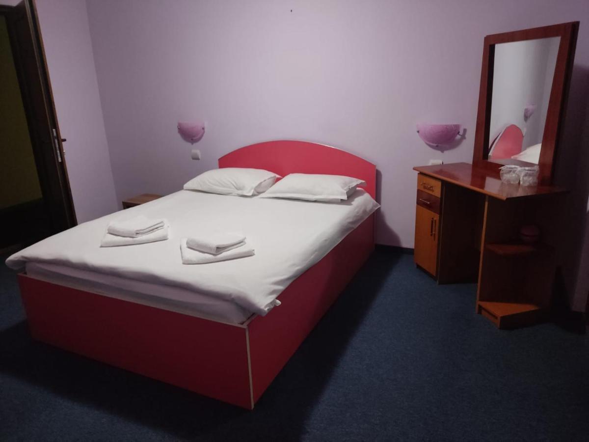 Motel Minerva Тиргу-Окна Екстер'єр фото